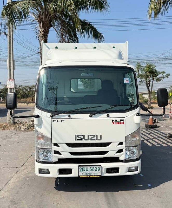 ISUZU NLR 130 แรงม้า รถบรรทุก 4 ล้อไม่ติดเวลา กระบะเหล็กคอกสูง ปี2018 ISUZU NLR 130 แรงม้า รถบรรทุก 4 ล้อไม่ติดเวลา กระบะเหล็กคอกสูง ปี2018