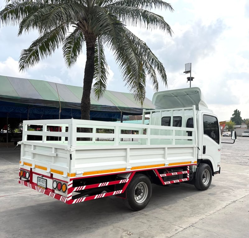 รถ ISUZU NLR 130 แรง ปี 2560 (รถห้างแท้ ) (4 ล้อไม่ติดเวลา) กะบะเหล็กเปิด 3 ด้าน ยาว3.50 ม. กว้าง1.95 ม. รถสวย มือเดียว