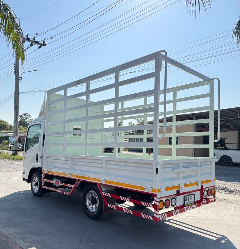 รถ ISUZU NLR 130 แรง ปี 2564  (รถห้างแท้ )  มือเดียว สวยมาก  กะบะเหล็กคอกสูง  ยาว 3.50 ม.กว้าง 1.90 ม.