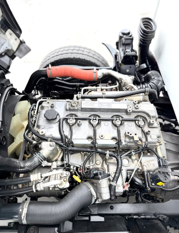 ISUZU NLR 130แรงม้า  4ล้อไม่ติดเวลา ตู้แห้ง 10 บาน  ปี2019 ไมล์ 95,000