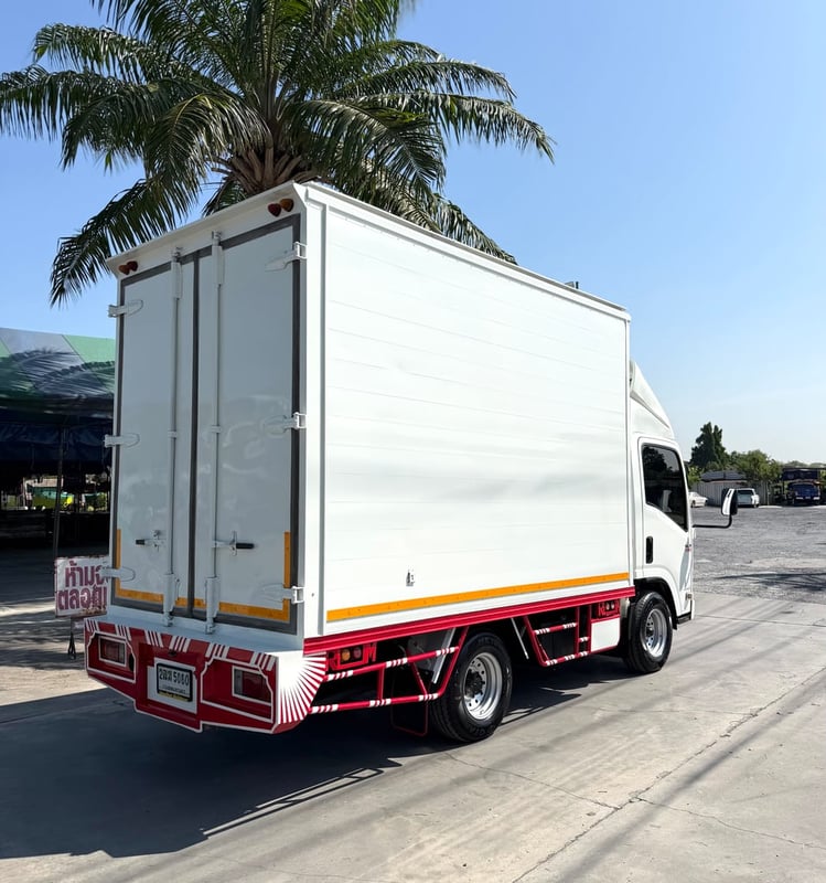 รถ ISUZU NLR 130 แรง ปี 2560 รถห้างแท้(4 ล้อไม่ติดเวลา) ตู้แห้ง ยาว 3.30 ม. กว้าง1.85 ม. 