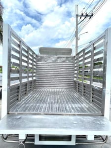 ISUZU NLR 130แรงม้า รถบรรทุก 4ล้อ กระบะสแตนเลส ปี2018 เลขไมล์ 66,486 กม.