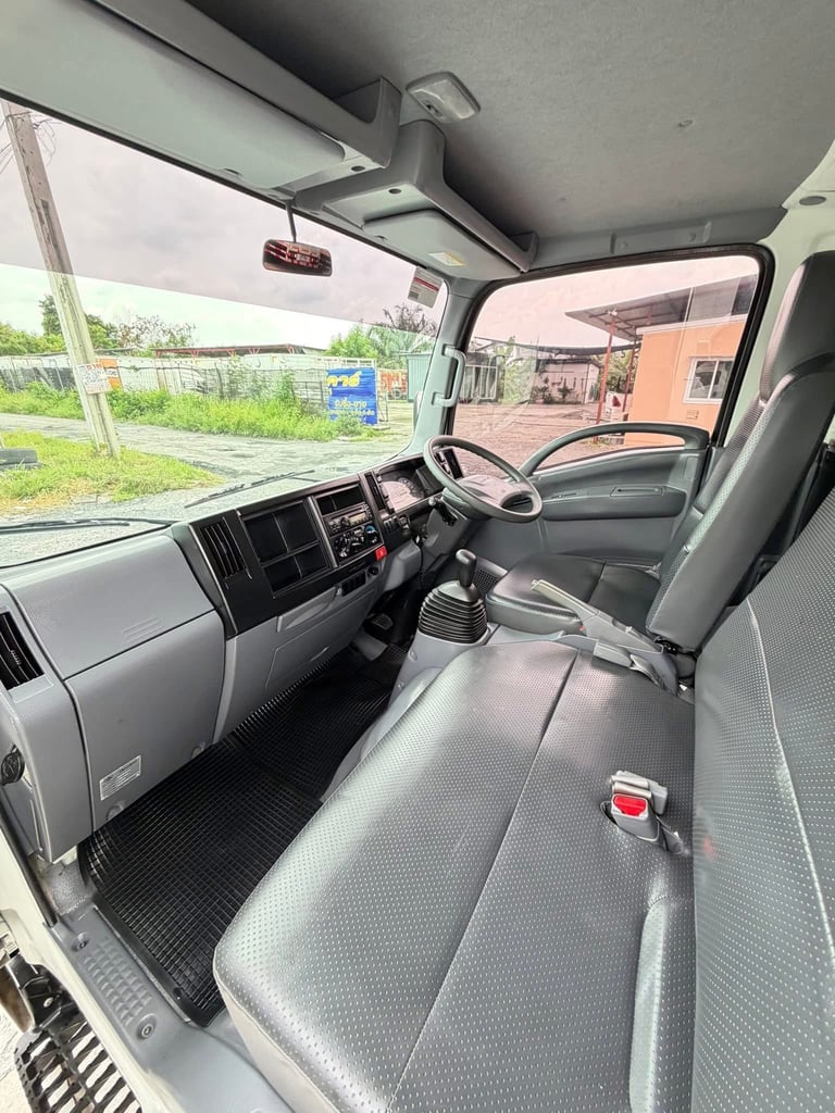 ISUZU NLR 130 แรงม้า รถบรรทุก 4 ล้อไม่ติดเวลา ตู้แห้ง ปี 2563