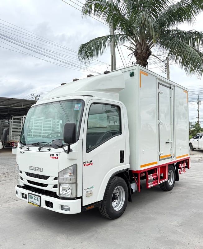 ISUZU NLR 130 แรงม้า รถบรรทุก 4 ล้อไม่ติดเวลา ตู้แห้ง ปี 2563