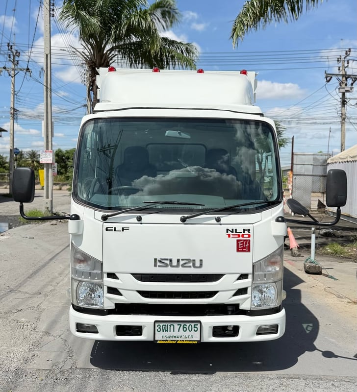 ISUZU NLR 130 แรงม้า ปี 2563 รถบรรทุก 4 ล้อ ตู้แห้ง เปิดรอบด้าน  สวยมาก พร้อมใช้งาน
