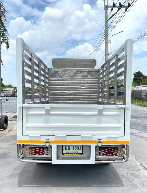 ISUZU NLR 130แรงม้า รถบรรทุก 4ล้อ กระบะสแตนเลส ปี2018 เลขไมล์ 66,486 กม.