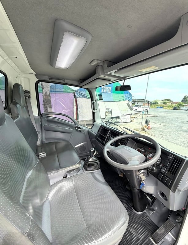 รถ ISUZU NLR 130 แรง ปี 2561 รถห้างแท้ (4 ล้อไม่ติดเวลา)