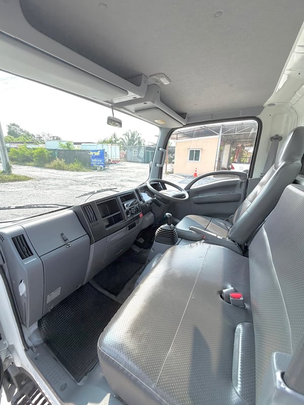 รถ ISUZU NLR 130 แรง ปี 2562  รถห้างแท้  (4 ล้อไม่ติดเวลา) มือเดียว สวยมาก