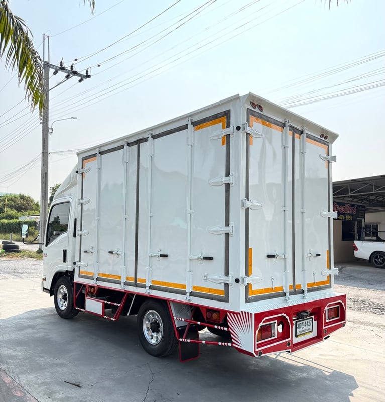 รถ ISUZU NLR 130 แรง ปี 2561 (รถห้างแท้ ) ตู้แห้ง 10 บาน ยาว3.20 ม.กว้าง 1.90 ม. รถ ISUZU NLR 130 แรง ปี 2561 (รถห้างแท้ ) ตู้แห้ง 10 บาน ยาว3.20 ม.กว้าง 1.90 ม.