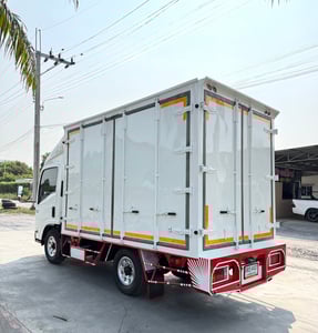 รถ ISUZU NLR 130 แรง ปี 2564  (รถห้างแท้ )  #ตู้แห้ง10บาน ยาว3.20 ม.กว้าง 1.90 ม. รถสวยมาก มือเดียว