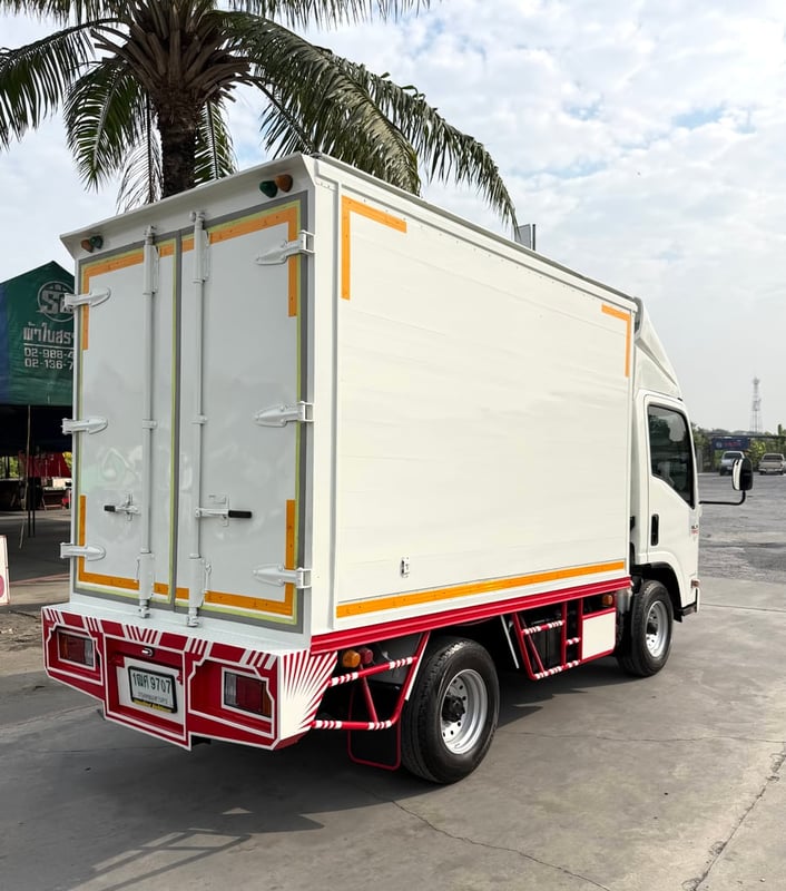 ISUZU NLR 130 แรงม้า รถบรรทุก 4 ล้อไม่ติเวลา ตู้แห้ง ปี2016 ISUZU NLR 130 แรงม้า รถบรรทุก 4 ล้อไม่ติเวลา ตู้แห้ง ปี2016