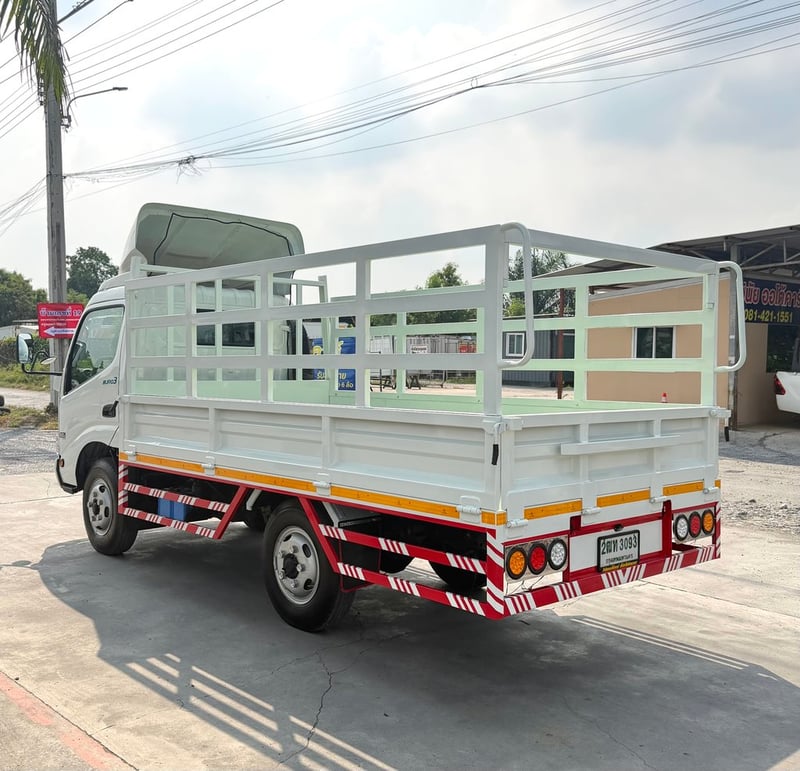 รถ HINO 300 ATOM ( 4 ล้อป้ายเล็กไม่ติดเวลา) ปี 2561  รถสวย ไมล์น้อย มือเดียว  ออกจากห้าง