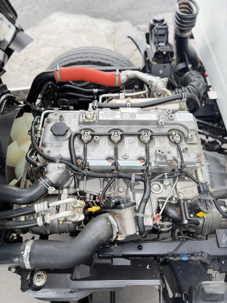 ISUZU NMR 130แรงม้า รถบรรทุก 6ล้อ ตู้แห้ง ปี2021 เลขไมล์ 42,000 กม.