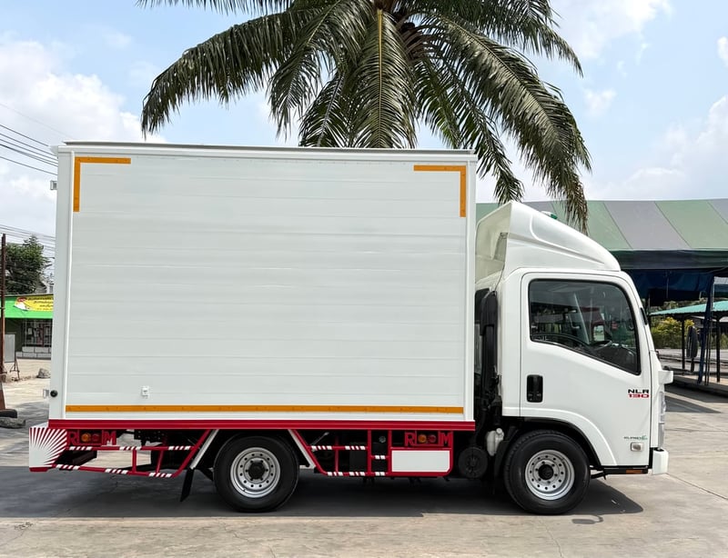 รถ ISUZU NLR 130 แรง ปี 2555 รถห้างแท้  (4 ล้อไม่ติดเวลา) ตู้แห้ง #ยาว 3.30 ม.#กว้าง 1.90 ม.