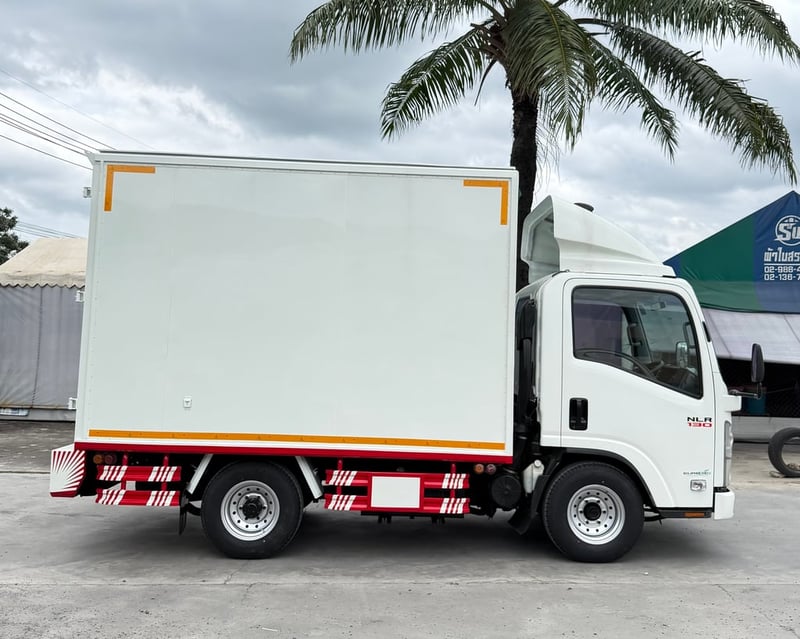 ISUZU NLR 130 แรงม้า รถบรรทุก 4 ล้อไม่ติดเวลา ตู้แห้ง ปี 2563