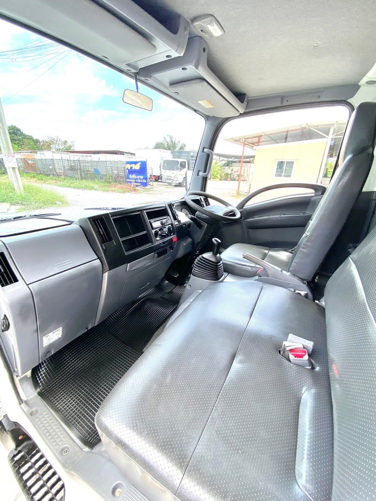 ISUZU NLR 130แรงม้า รถบรรทุก 4ล้อ กระบะสแตนเลส ปี2018 เลขไมล์ 66,486 กม.