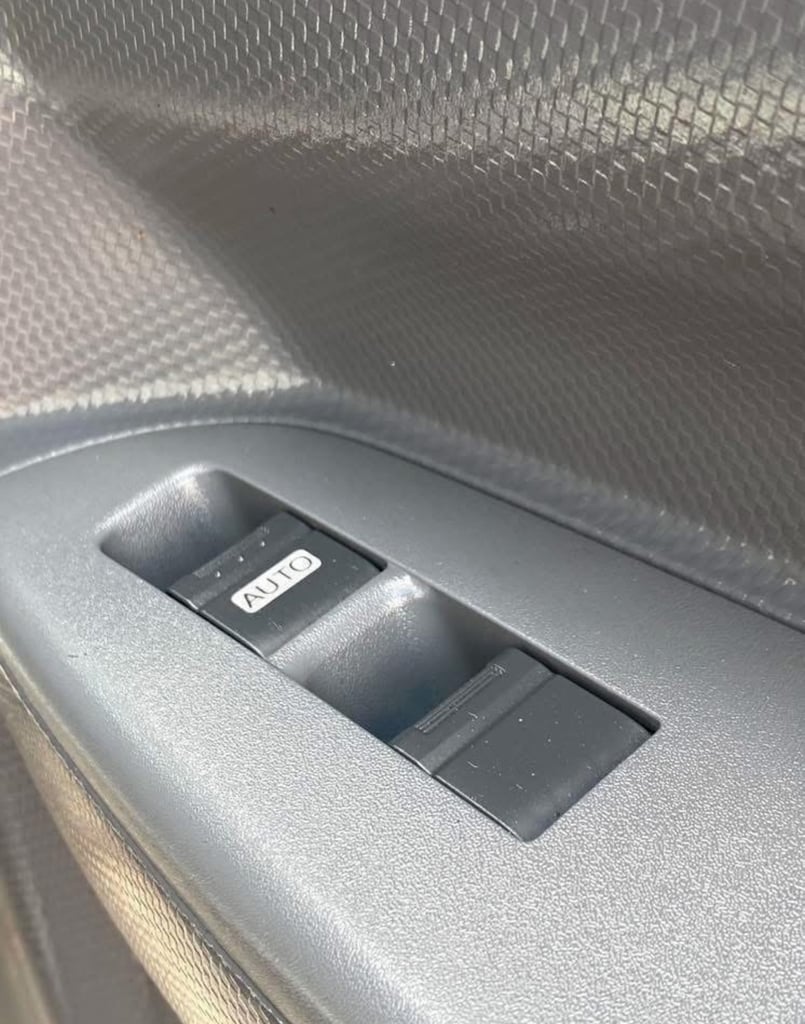 ISUZU NLR 130แรงม้า รถบรรทุก 4 ล้อไม่ติดเวลา ปี 2565 เลขไมล์ 76,752 กม. ISUZU NLR 130แรงม้า รถบรรทุก 4 ล้อไม่ติดเวลา ปี 2565 เลขไมล์ 76,752 กม.