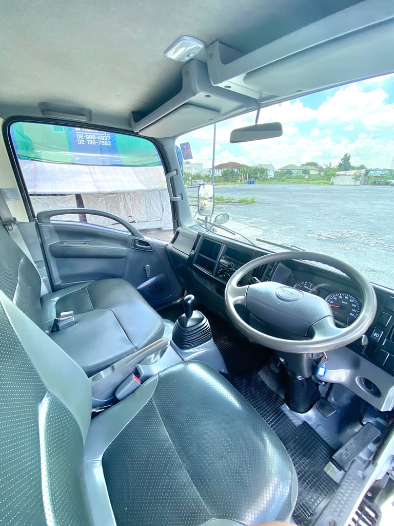 ISUZU NLR 130แรงม้า รถบรรทุก 4ล้อ ตู้แห้ง 10 บาน ปี2018
