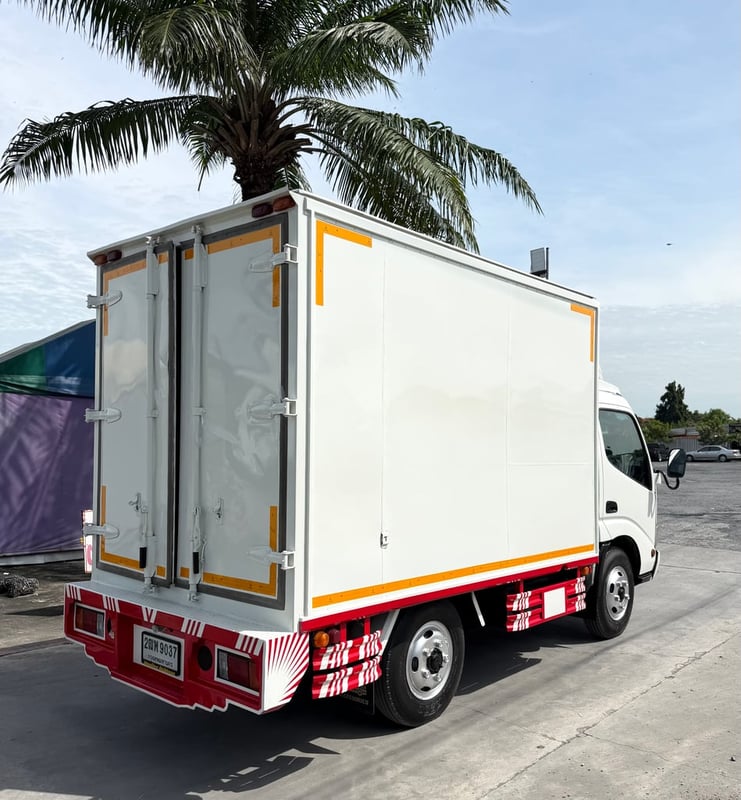 รถ HINO 300 Atom invertor  ปี 2562 ( 4 ล้อป้ายเล็ก ไม่ติดเวลา) มือเดียว  ออกจากห้าง