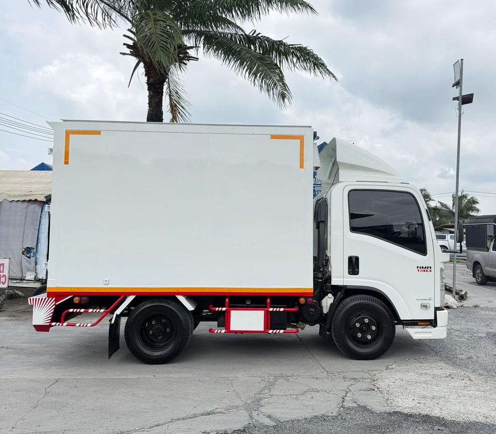 ISUZU NMR 130แรงม้า รถบรรทุก 6ล้อ ตู้แห้ง ปี2021 เลขไมล์ 42,000 กม.