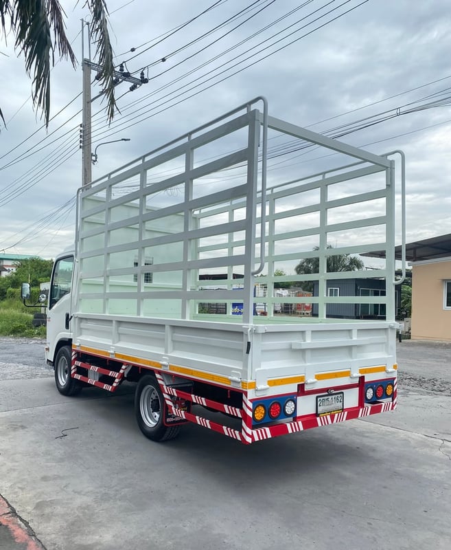 ISUZU NLR 130แรงม้า รถบรรทุก 4ล้อ  ปี2018 กระบะเหล็กคอกสูงใหม่ ยาว 3.50 เมตร
