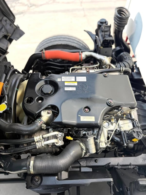 รถ ISUZU NLR 130 แรง ปี 2555 รถห้างแท้  (4 ล้อไม่ติดเวลา) กะบะคอกสูง ยาว 3.30 ม.กว้าง 1.90 ม. รถมือเดียว สวยมาก