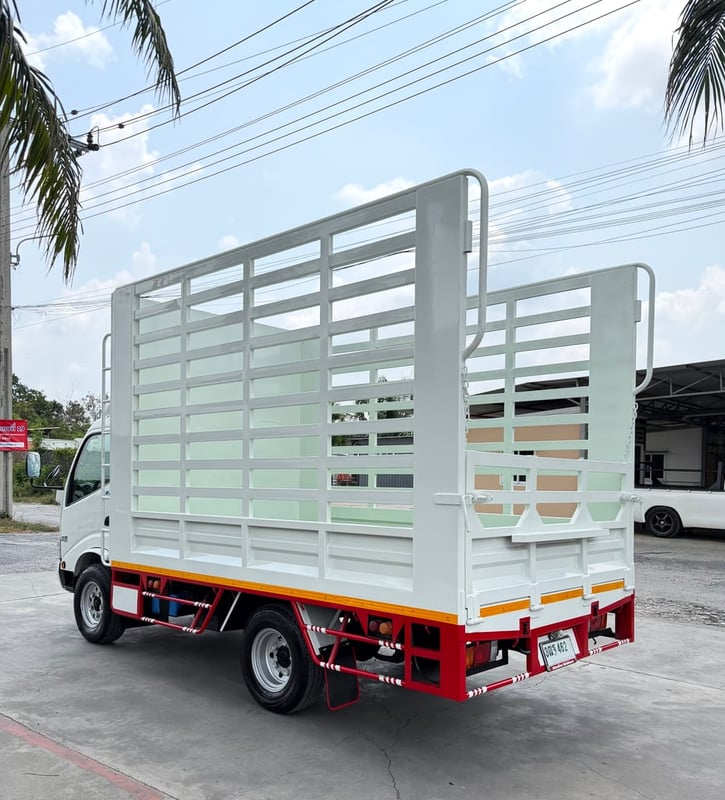 HINO XZU 136 แรงม้า  4ล้อไม่ติดเวลา  ปี 2564 กะบะเหล็กคอกสูง ยาว 3.50 ม.