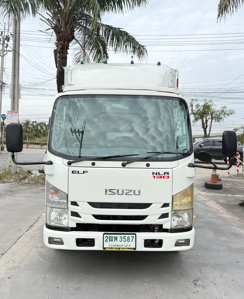ISUZU NLR 130แรงม้า รถบรรทุก 4 ล้อไม่ติดเวลา ตู้แห้งท้ายลิฟท์ ปี 2562 เลขไมล์ 62,730 กม. ISUZU NLR 130แรงม้า รถบรรทุก 4 ล้อไม่ติดเวลา ตู้แห้งท้ายลิฟท์ ปี 2562 เลขไมล์ 62,730 กม.