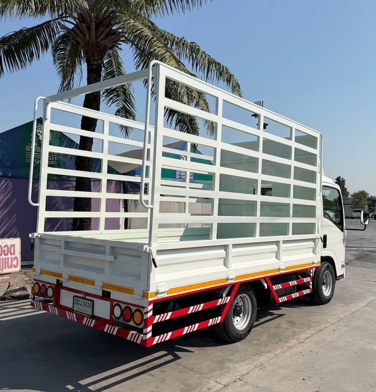 ISUZU NLR 130 แรงม้า รถบรรทุก 4 ล้อไม่ติดเวลา กระบะเหล็กคอกสูง ปี2018 ISUZU NLR 130 แรงม้า รถบรรทุก 4 ล้อไม่ติดเวลา กระบะเหล็กคอกสูง ปี2018