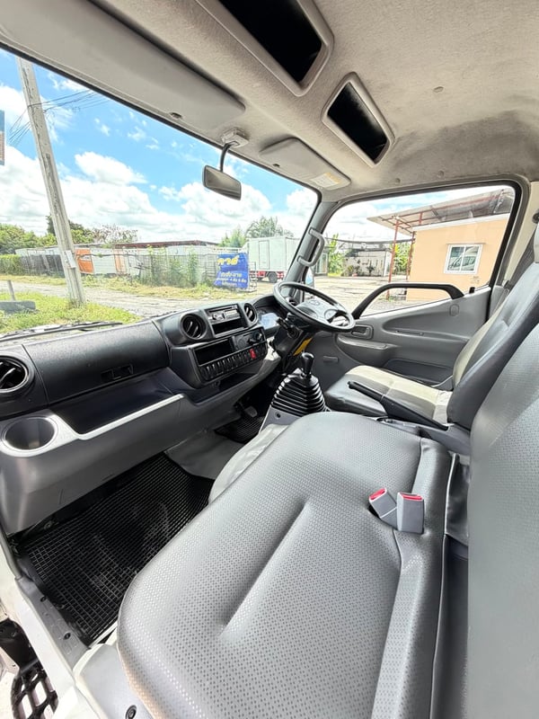 HINO XZU 136แรงม้า รถบรรทุก 4ล้อ ตู้แห้ง ปี2020