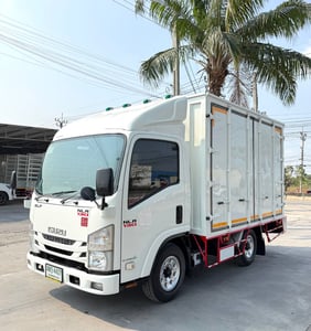รถ ISUZU NLR 130 แรง ปี 2564  (รถห้างแท้ )  #ตู้แห้ง10บาน ยาว3.20 ม.กว้าง 1.90 ม. รถสวยมาก มือเดียว