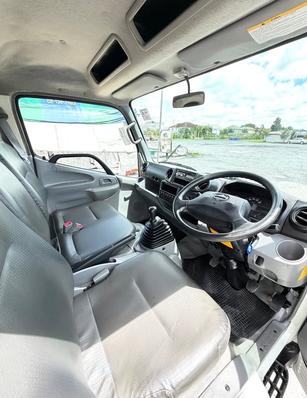 HINO XZU 136แรงม้า รถบรรทุก 4ล้อ ตู้แห้ง ปี2020