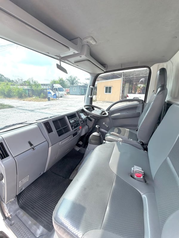 รถ ISUZU NLR 130 แรง ปี 2560 (รถห้างแท้ ) (4 ล้อไม่ติดเวลา) กะบะเหล็กเปิด 3 ด้าน ยาว3.50 ม. กว้าง1.95 ม. รถสวย มือเดียว