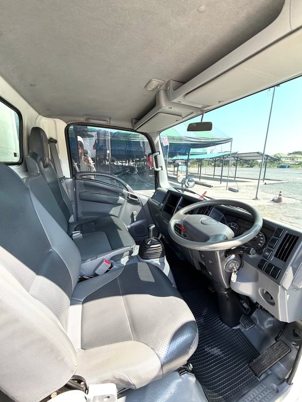 รถ ISUZU NLR 130 แรง ปี 2560 รถห้างแท้(4 ล้อไม่ติดเวลา) ตู้แห้ง ยาว 3.30 ม. กว้าง1.85 ม. 