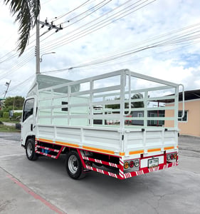 รถ ISUZU NLR 130 แรง ปี 2560 (รถห้างแท้ ) (4 ล้อไม่ติดเวลา) รถสวย มือเดียว  กะบะคอกสูง ยาว3.50 ม. กว้าง1.90 ม. สูง 1.50 ม.  