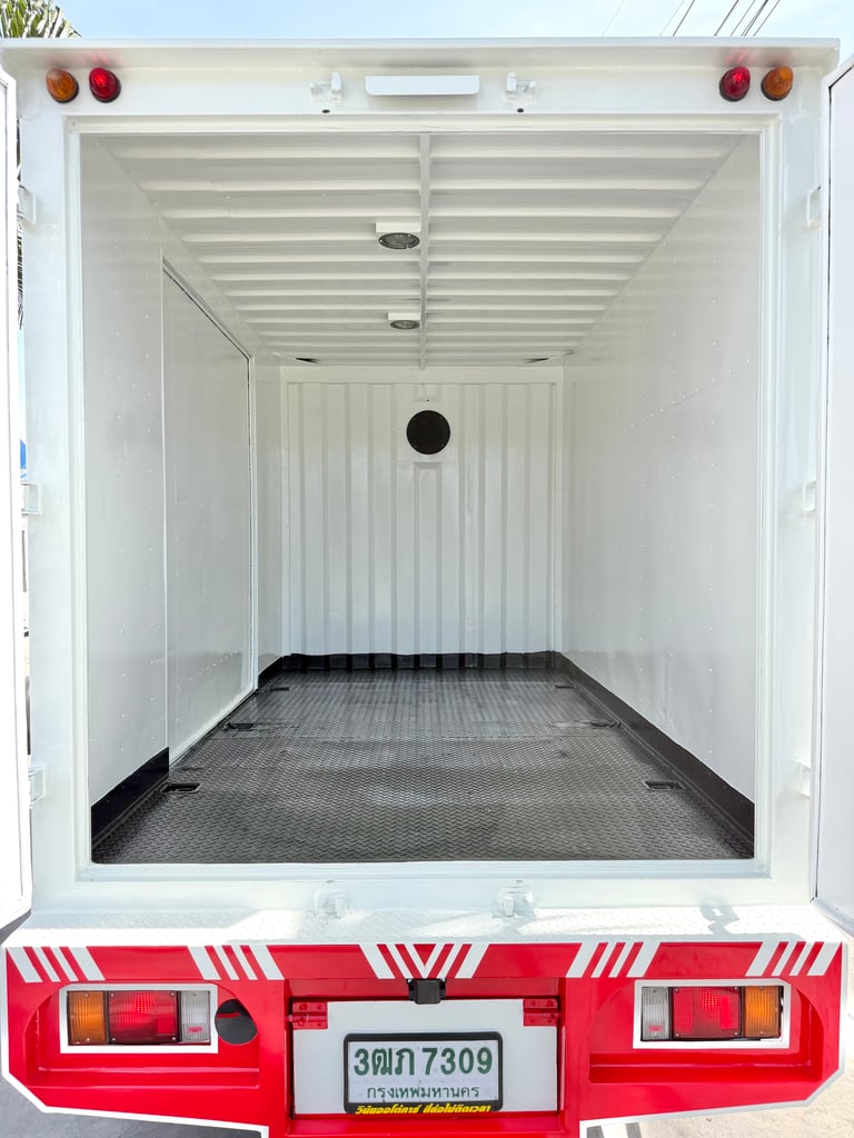 ISUZU NLR 130 แรงม้า รถบรรทุก 4ล้อไม่ติดเวลา ตู้แห้ง ปี 2023 เลขไมล์ 80,000 กม.