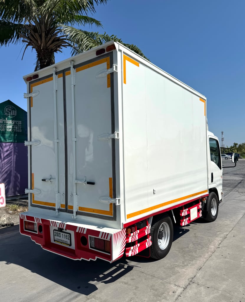 ISUZU NLR 130แรงม้า รถบรรทุก 4ล้อ ไม่ติดเวลา ตู้แห้ง 3 บาน ปี 2561