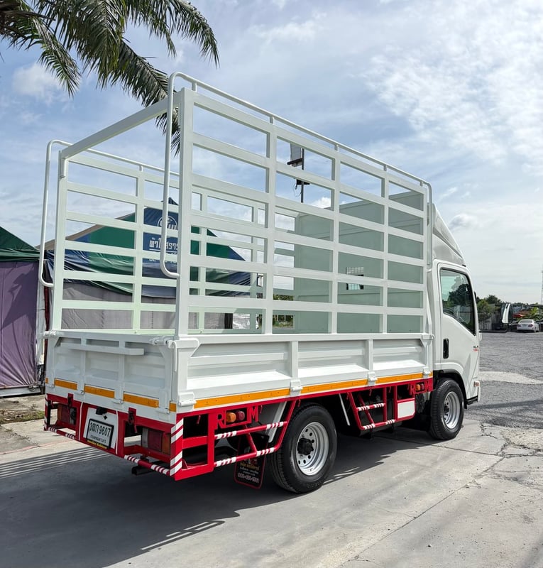 รถ ISUZU NLR 130 แรง ปี 2563  (รถห้างแท้ ) มือเดียว สวยมาก  กะบะเหล็กคอกสูง  ยาว 3.50 ม.