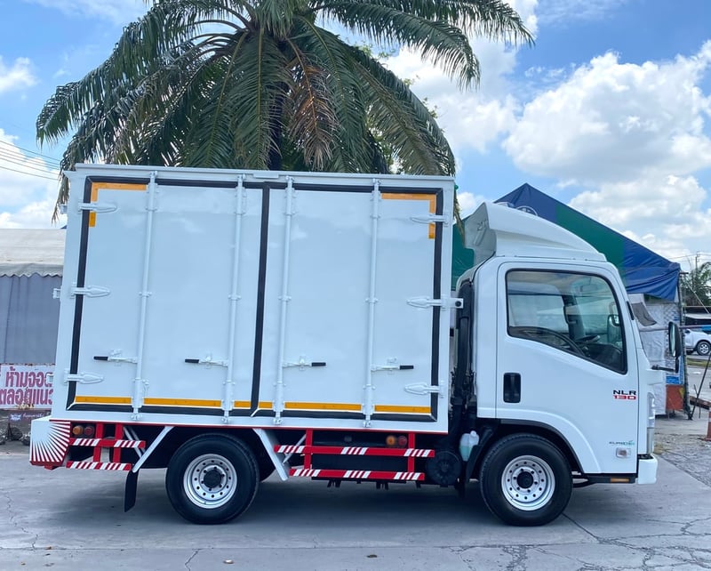 ISUZU NLR 130แรงม้า รถบรรทุก 4ล้อ ตู้แห้ง 10 บาน ปี2018