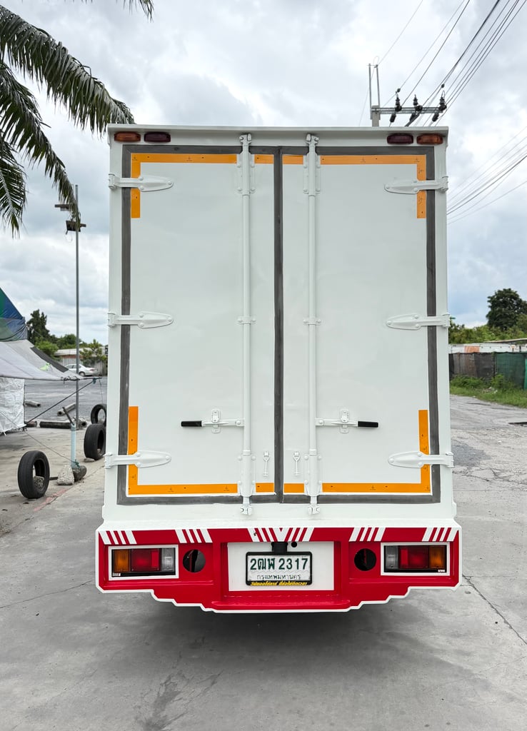 ISUZU NLR 130 แรงม้า รถบรรทุก 4 ล้อไม่ติดเวลา ตู้แห้ง ปี 2563