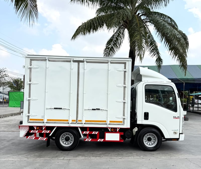 ISUZU NLR 130แรงม้า  4ล้อไม่ติดเวลา ตู้แห้ง 10 บาน  ปี2019 ไมล์ 95,000