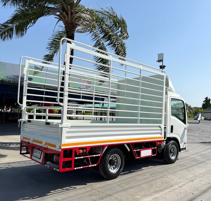 ถ ISUZU NLR 130 แรง ปี 2563  รถห้างแท้  (4 ล้อไม่ติดเวลา) กะบะคอกสูง ยาว 3.30 ม.กว้าง 1.90 ม. รถมือเดียว สวยมาก