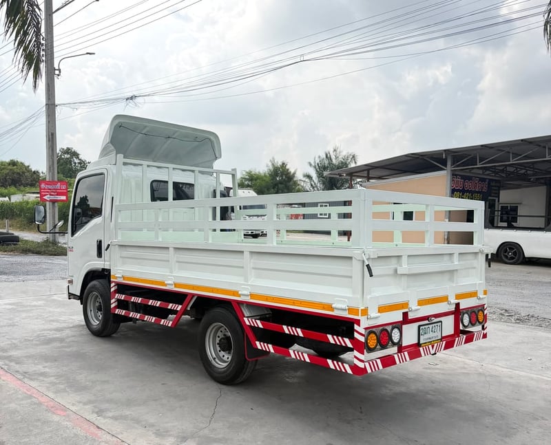 รถ ISUZU NLR 130 แรง ปี 2560 (รถห้างแท้ ) (4 ล้อไม่ติดเวลา) กะบะเหล็กเปิด 3 ด้าน ยาว3.50 ม. กว้าง1.95 ม. รถสวย มือเดียว