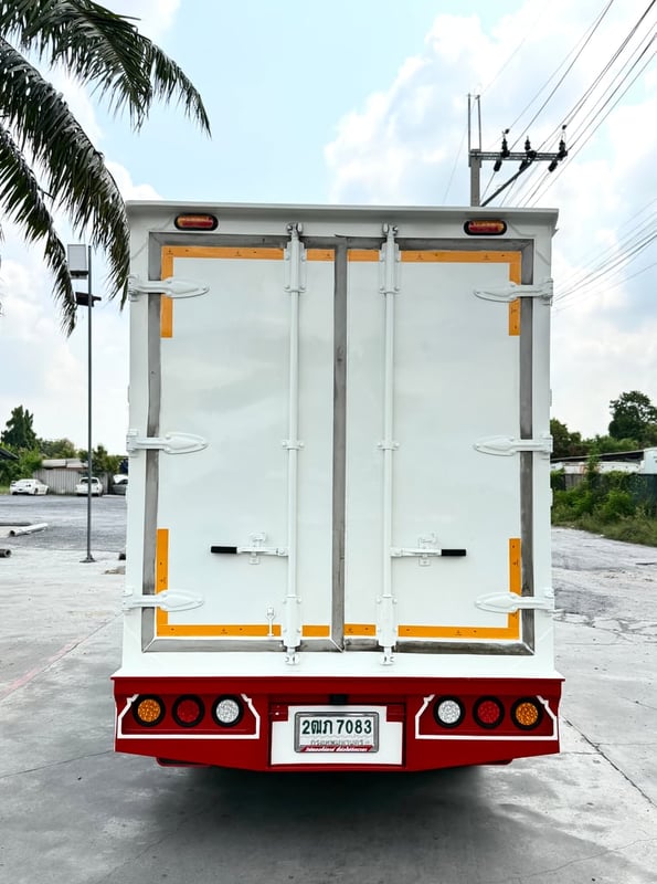 ISUZU NLR 130แรงม้า  4ล้อไม่ติดเวลา ตู้แห้ง 10 บาน  ปี2019 ไมล์ 95,000