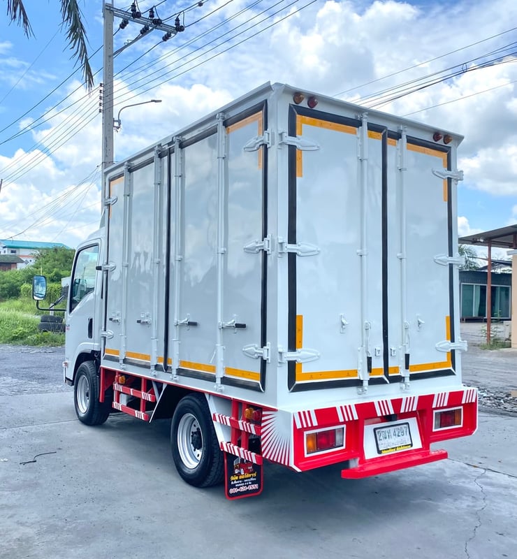 ISUZU NLR 130แรงม้า รถบรรทุก 4ล้อ ตู้แห้ง 10 บาน ปี2018