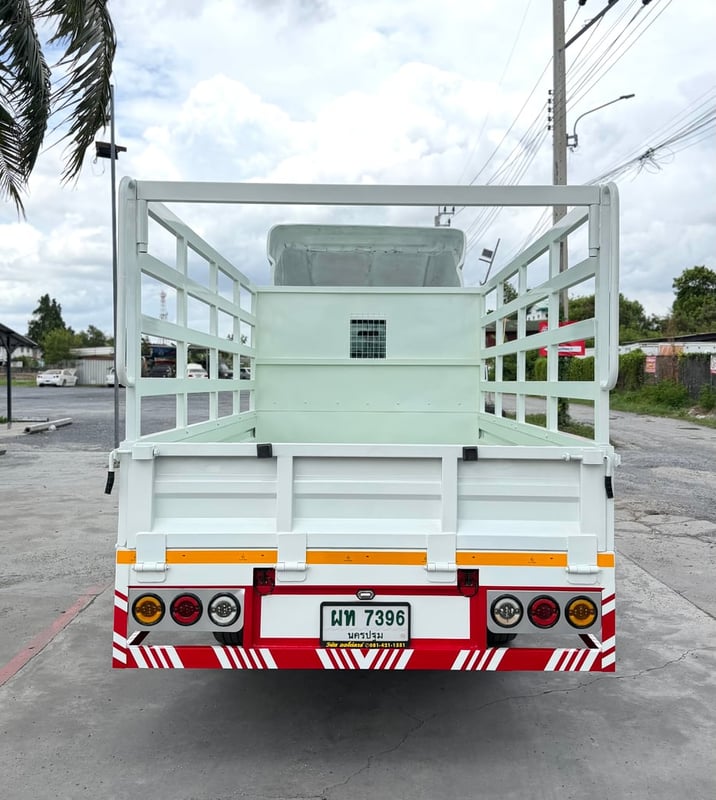 รถ ISUZU NLR 130 แรง ปี 2560 (รถห้างแท้ ) (4 ล้อไม่ติดเวลา) รถสวย มือเดียว  กะบะคอกสูง ยาว3.50 ม. กว้าง1.90 ม. สูง 1.50 ม.  
