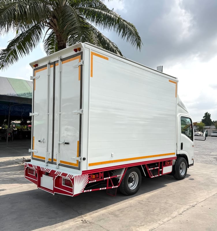 รถ ISUZU NLR 130 แรง ปี 2555 รถห้างแท้  (4 ล้อไม่ติดเวลา) ตู้แห้ง #ยาว 3.30 ม.#กว้าง 1.90 ม.