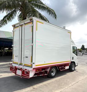 รถ ISUZU NLR 130 แรง ปี 2555 รถห้างแท้  (4 ล้อไม่ติดเวลา) ตู้แห้ง #ยาว 3.30 ม.#กว้าง 1.90 ม.