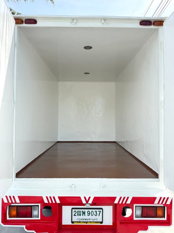 รถ HINO 300 Atom invertor  ปี 2562 ( 4 ล้อป้ายเล็ก ไม่ติดเวลา) มือเดียว  ออกจากห้าง