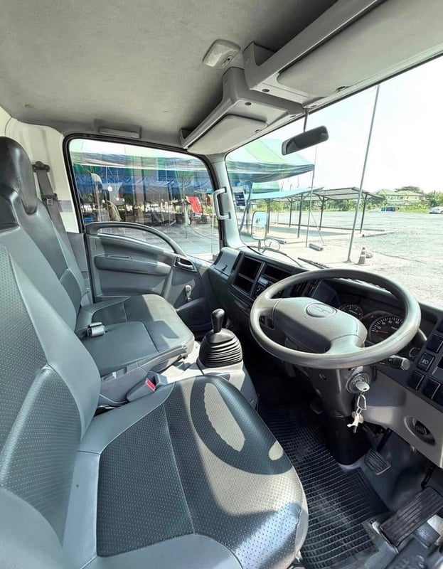 รถ ISUZU NLR 130 แรง ปี 2556 รถห้างแท้  (4 ล้อไม่ติดเวลา)  รถสวยมาก  มือเดียว  